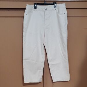 d. jeans Cream Capris Women’s Pants
